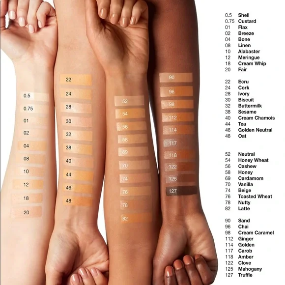• Clinique Beyond Perfecting Foundation + Concealer CN 58 Honey